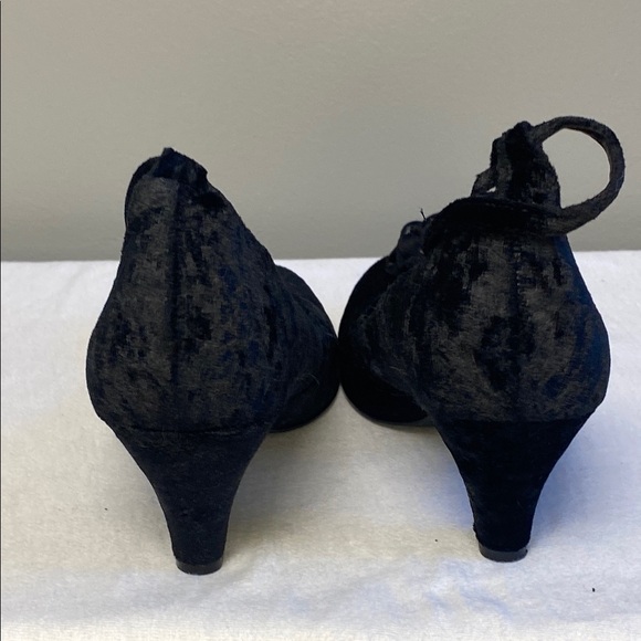 Rocket Dog Black Velvet Heels with Ruffle Accent – Size 8.5 - Picture 6 of 8